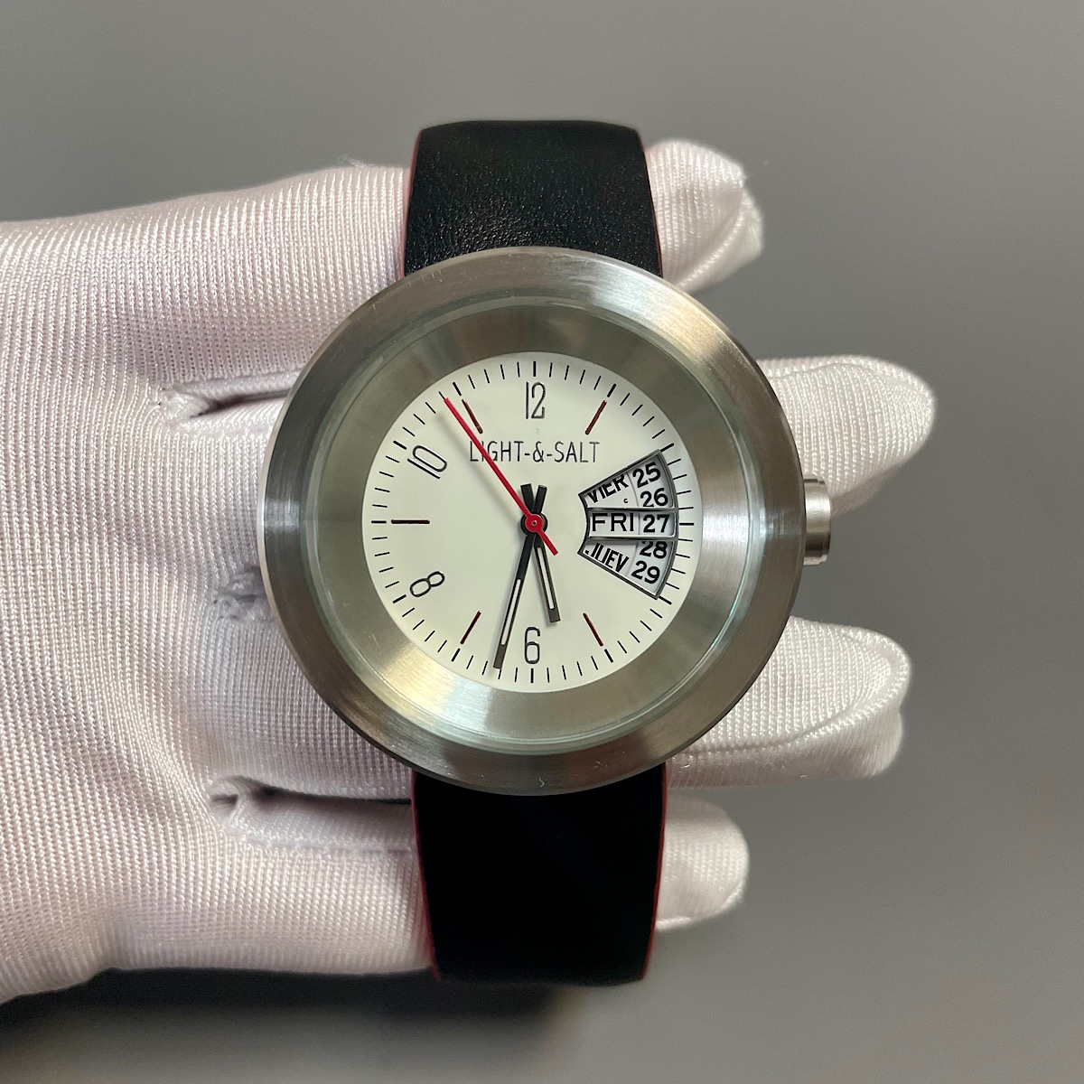 ハイエンドファッション立体文字盤ダブルカレンダークォーツメン - Analog Quartz Watch のレビューと価格